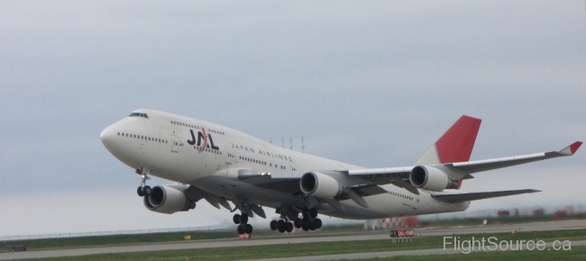 Japan Airlines 747-446 JA8082