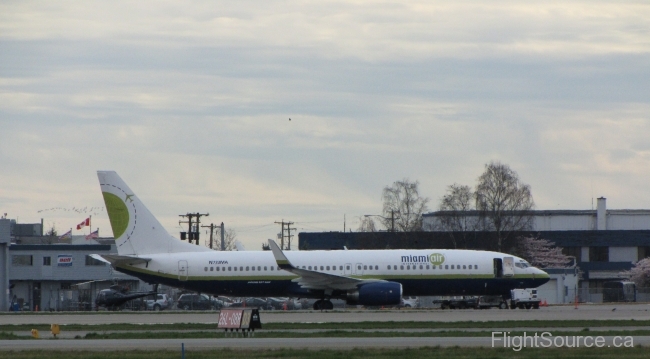 Miami Air 737-81Q New York Islander's charter N733MA